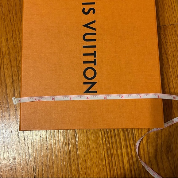 Louis Vuitton Gift Box - Picture 3 of 6